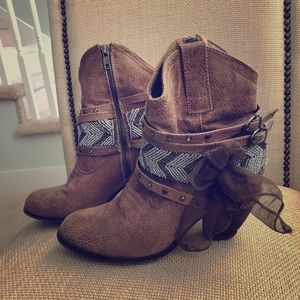 Not Rated western cowgirl style ankle boots 7.5